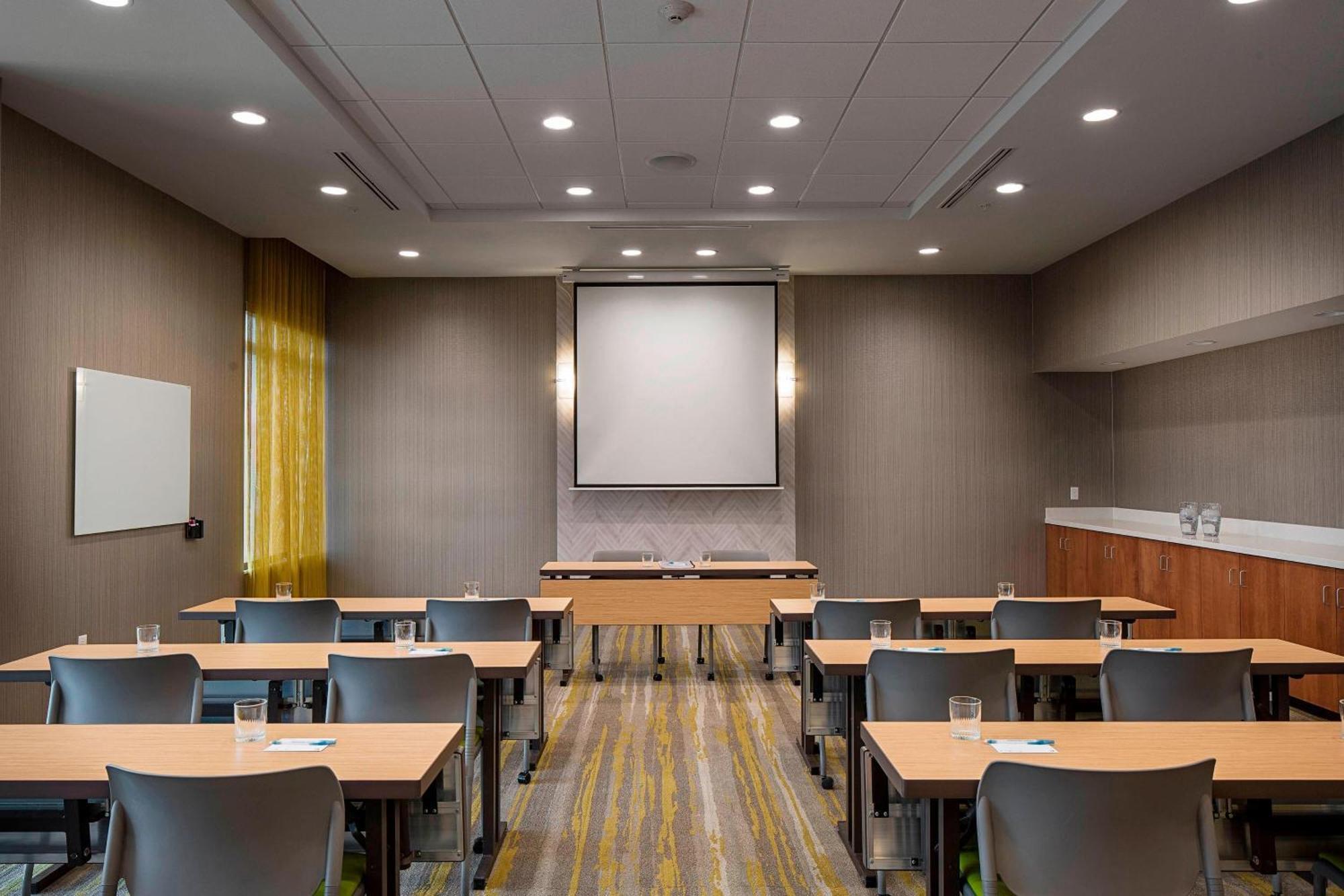 Springhill Suites By Marriott Kalispell Exterior photo